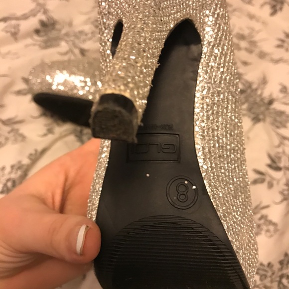 Glo silver glitter heals. Size 8 - Picture 4 of 5